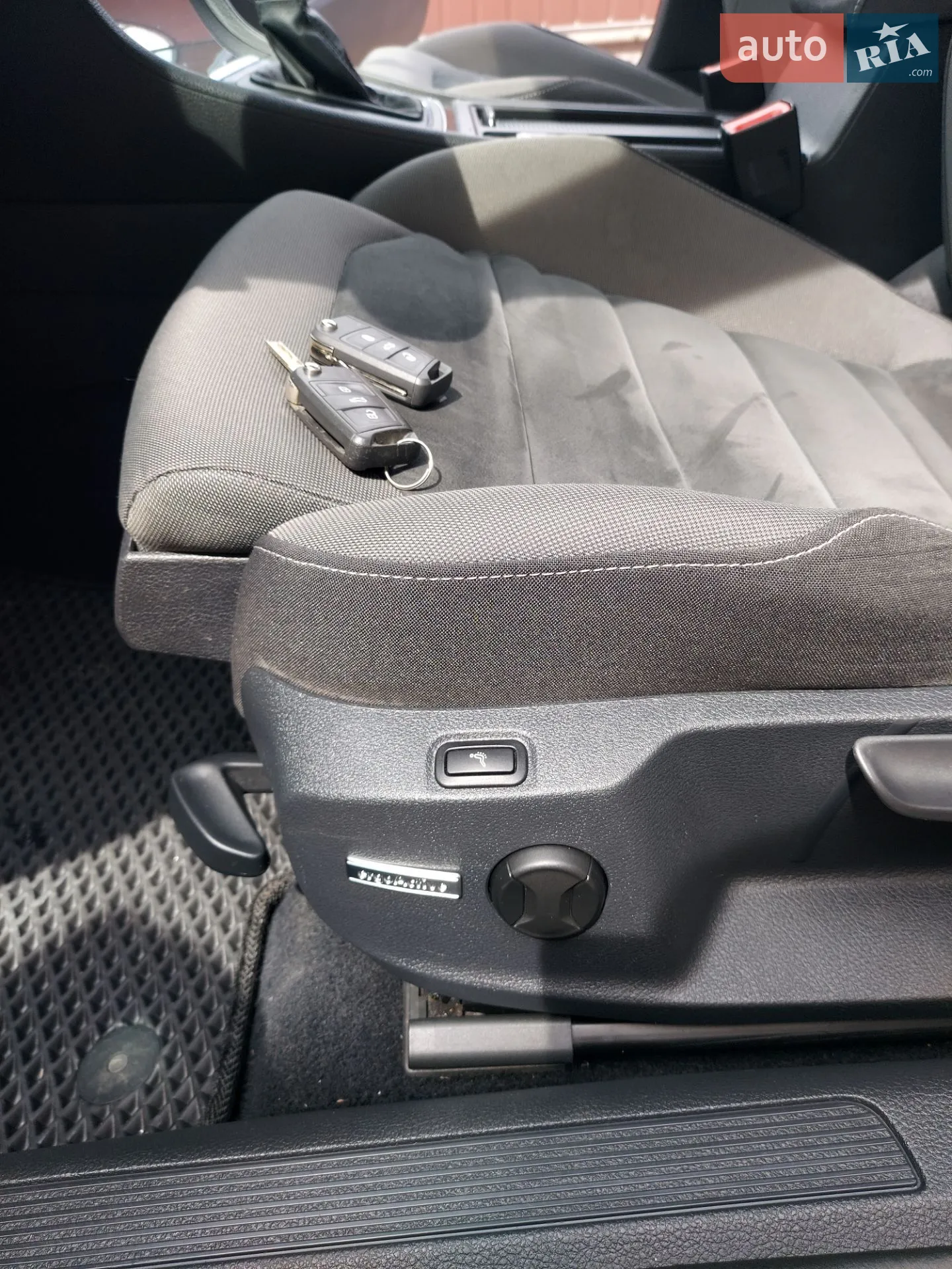 Volkswagen Golf 2017 VIN WVWZZZAUZJP548229 фото оголошення 18 з 29