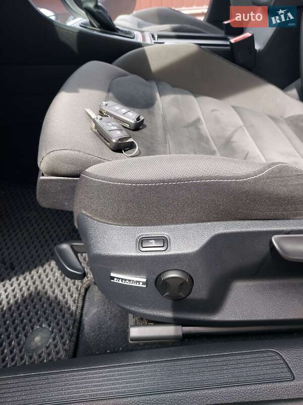 Універсал Volkswagen Golf 2017 в Рівному