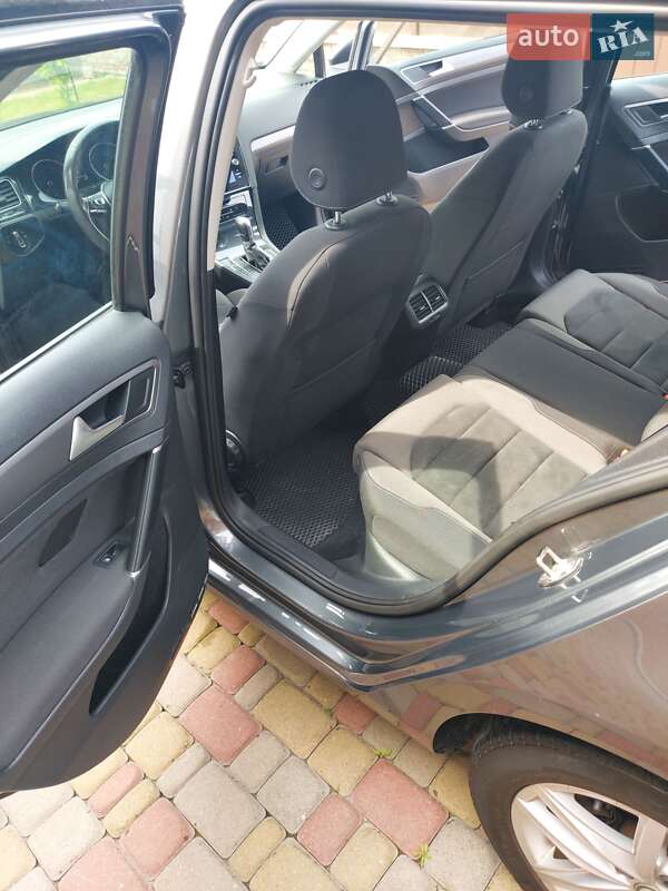 Універсал Volkswagen Golf 2017 в Рівному