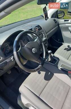 Хэтчбек Volkswagen Golf 2006 в Рогатине