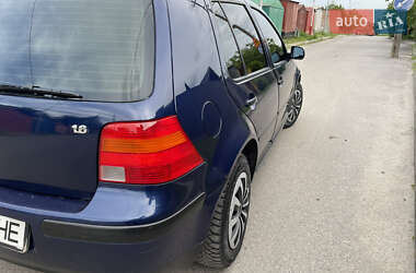 Хэтчбек Volkswagen Golf 1999 в 