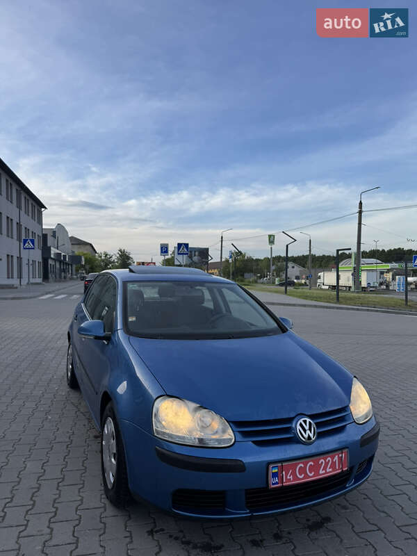 Хетчбек Volkswagen Golf 2005 в 