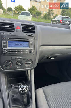 Хетчбек Volkswagen Golf 2005 в 