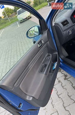 Хетчбек Volkswagen Golf 2005 в 