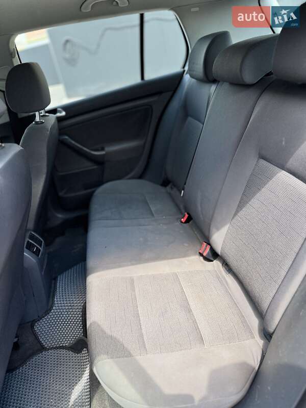 Хетчбек Volkswagen Golf 2005 в Калинівці