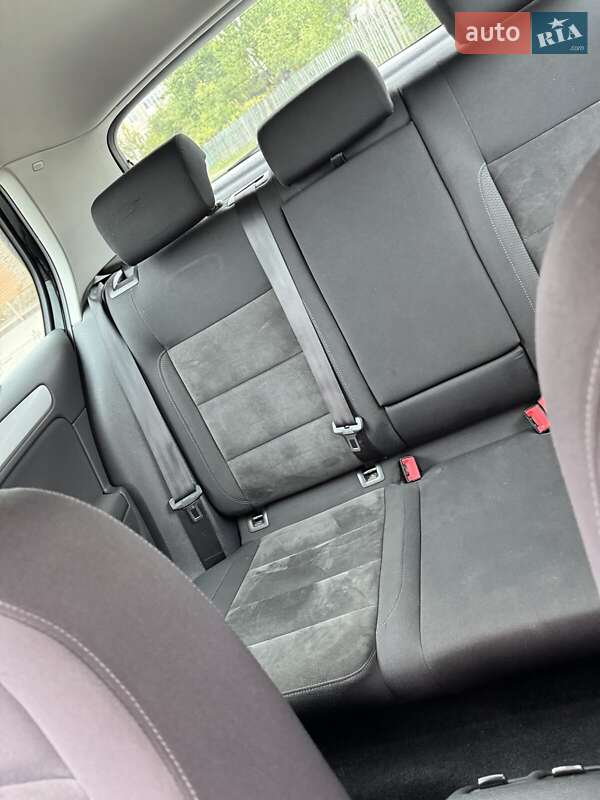 Хэтчбек Volkswagen Golf 2010 в Турийске