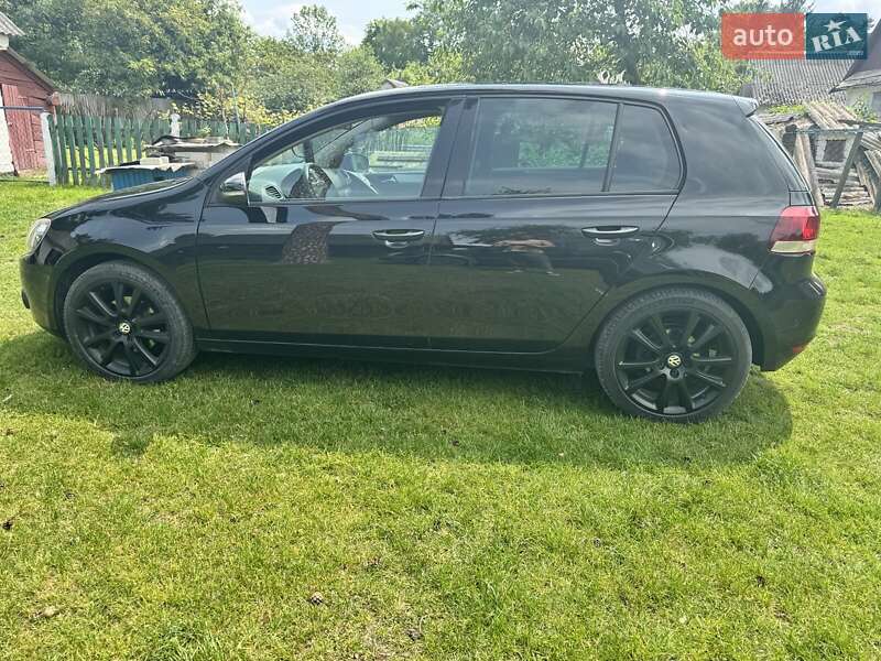 Хэтчбек Volkswagen Golf 2010 в Турийске