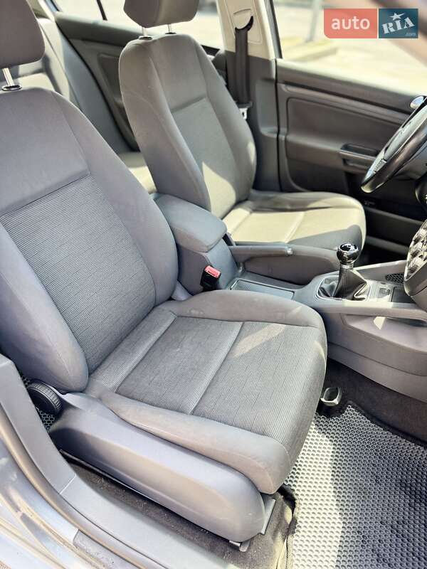 Хетчбек Volkswagen Golf 2005 в Калинівці