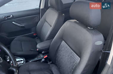 Хэтчбек Volkswagen Golf 2002 в 