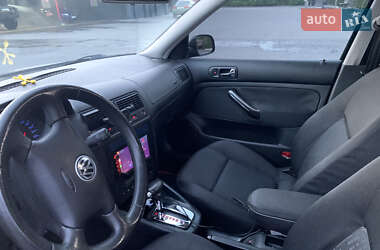 Хэтчбек Volkswagen Golf 2002 в 