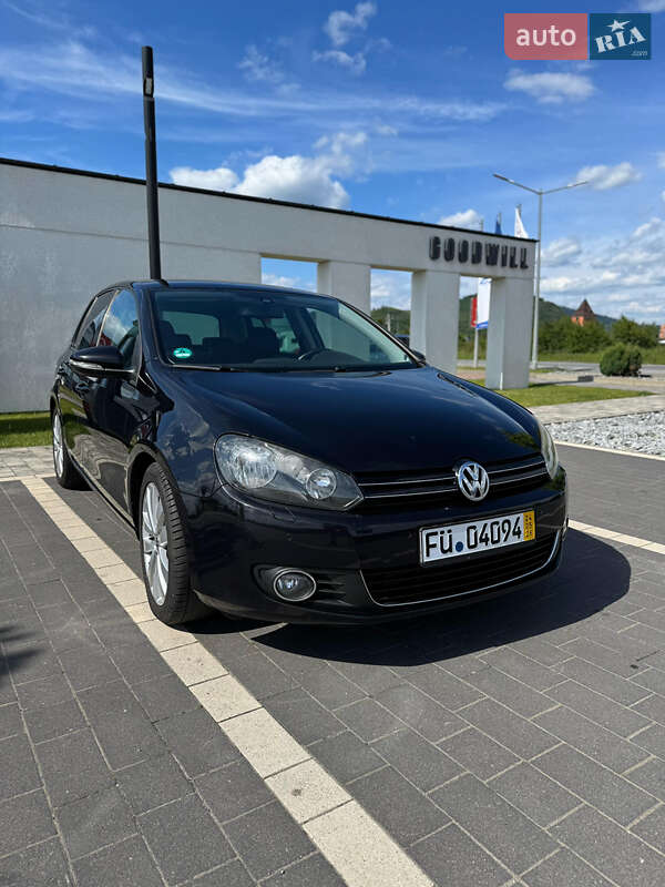 Хэтчбек Volkswagen Golf 2010 в 