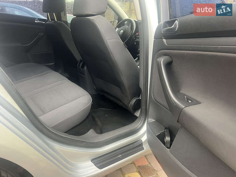 Хетчбек Volkswagen Golf 2009 в Львові
