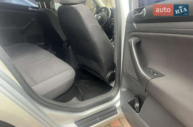 Хэтчбек Volkswagen Golf 2009 в 