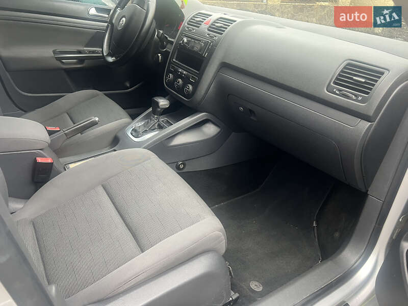 Хетчбек Volkswagen Golf 2009 в Львові