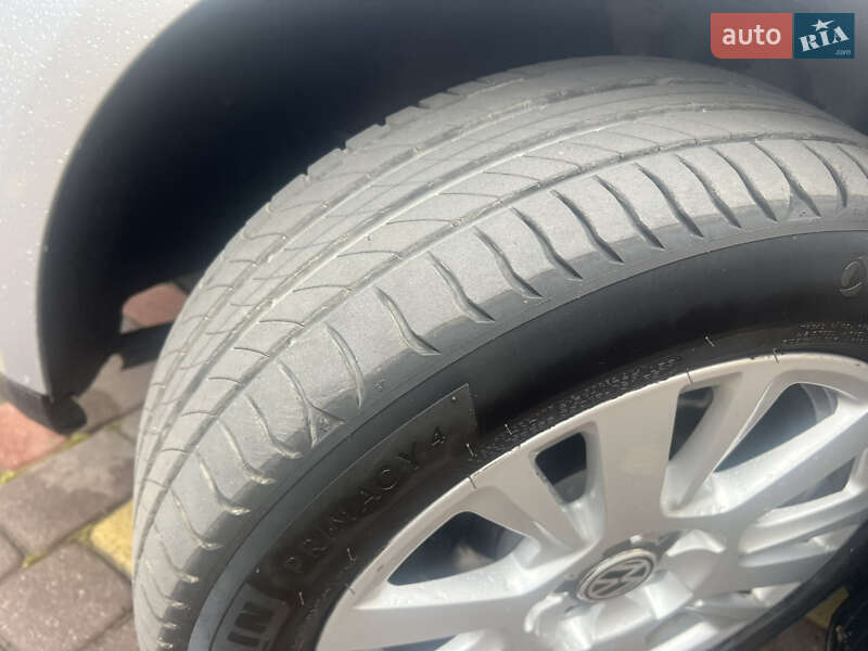 Хетчбек Volkswagen Golf 2009 в Львові