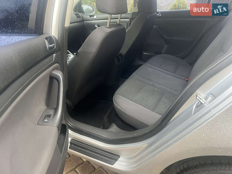 Хетчбек Volkswagen Golf 2009 в Львові