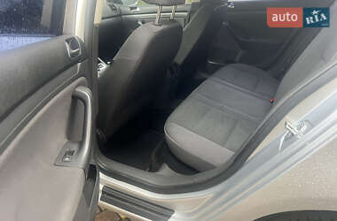 Хэтчбек Volkswagen Golf 2009 в 