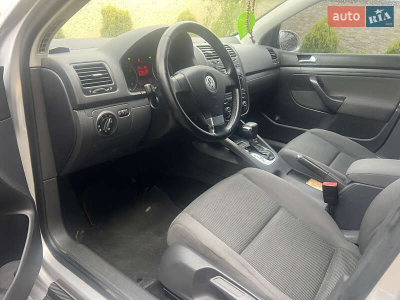 Хетчбек Volkswagen Golf 2009 в Львові