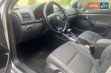 Хэтчбек Volkswagen Golf 2009 в 