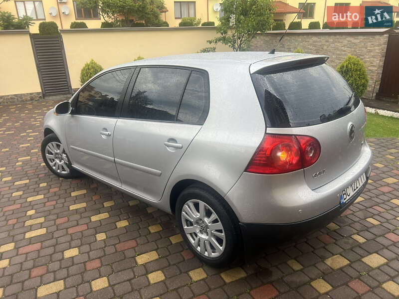 Хетчбек Volkswagen Golf 2009 в Львові