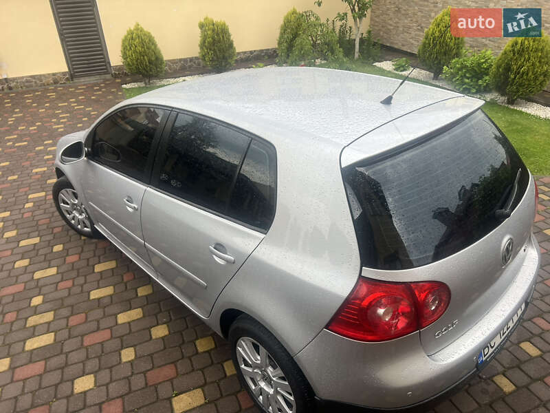 Хетчбек Volkswagen Golf 2009 в Львові