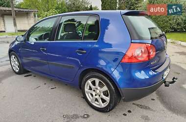Хетчбек Volkswagen Golf 2005 в 