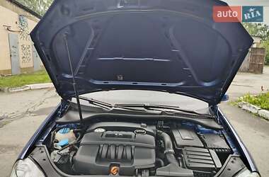 Хетчбек Volkswagen Golf 2005 в 