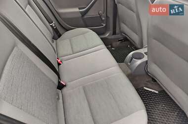 Хетчбек Volkswagen Golf 2005 в 