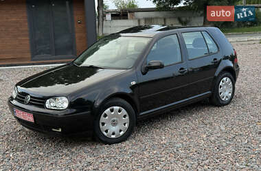 Хэтчбек Volkswagen Golf 2000 в 