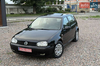Хэтчбек Volkswagen Golf 2000 в 