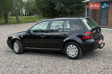 Хэтчбек Volkswagen Golf 2000 в 