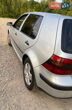 Хетчбек Volkswagen Golf 2000 в Городищеві