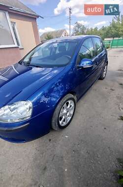 Хетчбек Volkswagen Golf 2005 в 