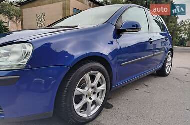 Хетчбек Volkswagen Golf 2005 в 