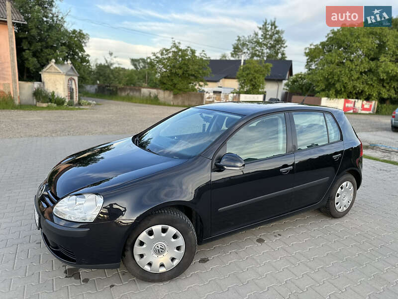 Хетчбек Volkswagen Golf 2005 в Косові