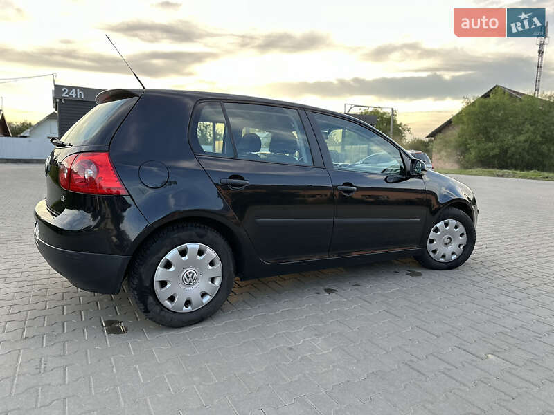 Хетчбек Volkswagen Golf 2005 в Косові