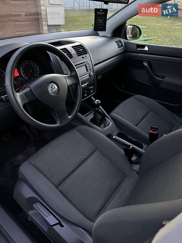Хетчбек Volkswagen Golf 2005 в Косові