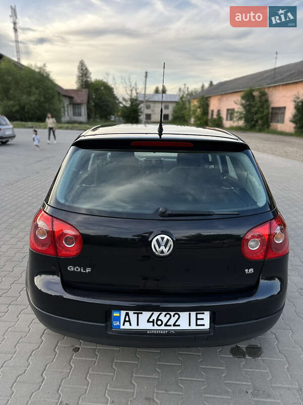 Хетчбек Volkswagen Golf 2005 в Косові