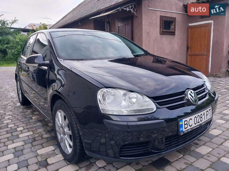Хэтчбек Volkswagen Golf 2005 в Ходорове