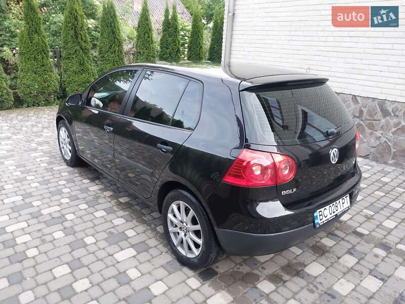 Хэтчбек Volkswagen Golf 2005 в Ходорове