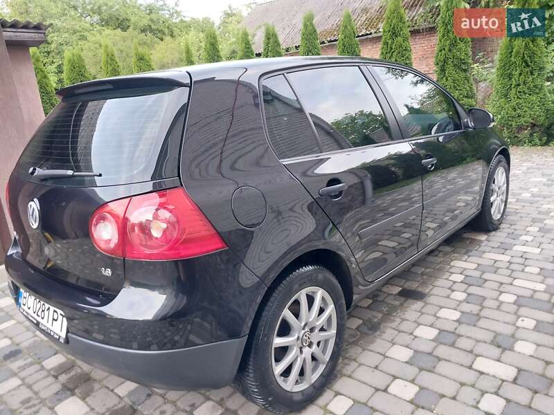 Хэтчбек Volkswagen Golf 2005 в Ходорове