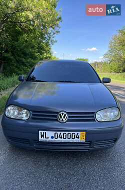 Хэтчбек Volkswagen Golf 1999 в 