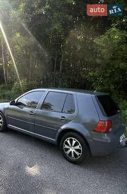Хэтчбек Volkswagen Golf 1999 в 