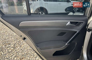 Хэтчбек Volkswagen Golf 2013 в 