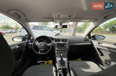 Хэтчбек Volkswagen Golf 2013 в 