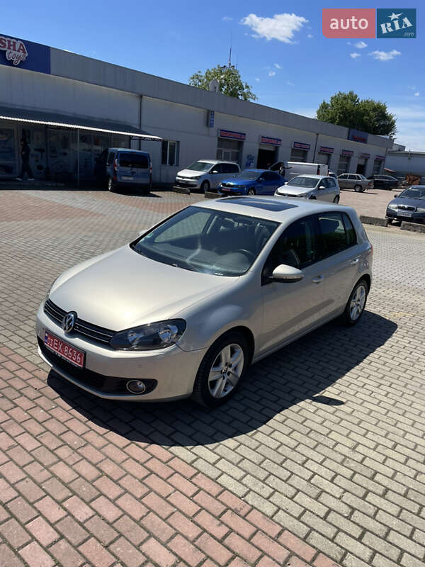 Хэтчбек Volkswagen Golf 2010 в 