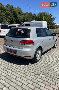 Хэтчбек Volkswagen Golf 2010 в 