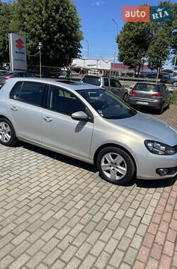 Хэтчбек Volkswagen Golf 2010 в 