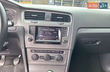 Хэтчбек Volkswagen Golf 2013 в 
