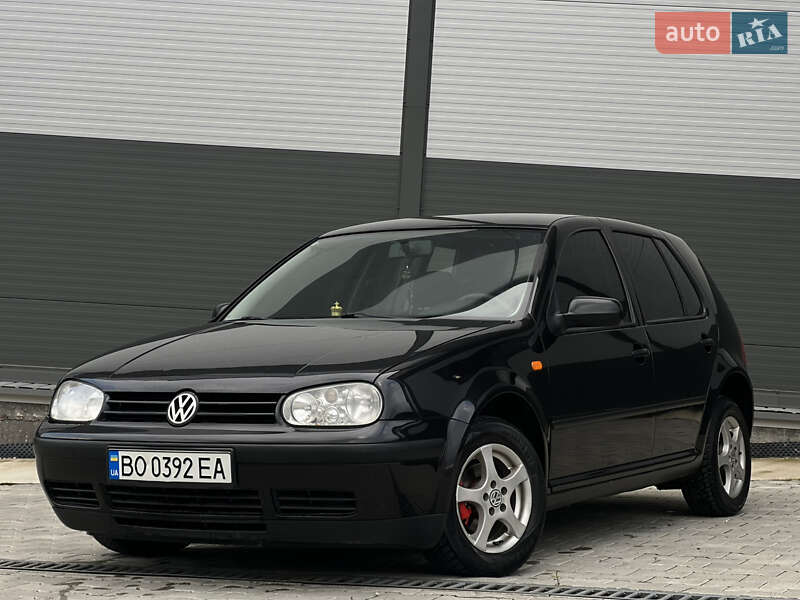 Хэтчбек Volkswagen Golf 1998 в 
